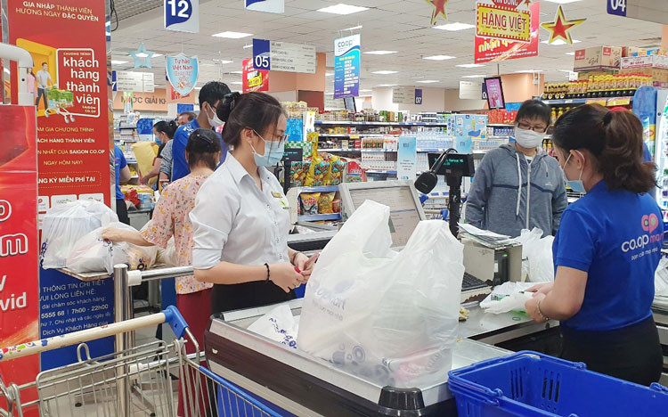 Saigon Co.op chia sẻ áp lực chi tiêu với người tiêu dùng