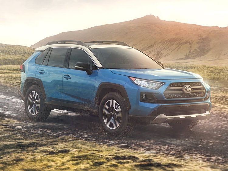 Ra mắt lần đầu tiên vào năm 1994, Toyota RAV4 là mẫu xe mở ra phân khúc crossover cỡ nhỏ.