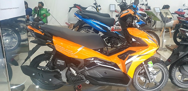 Dù dòng AirBlade mới phiên bản 2020 đã trang bị thêm nhiều tính năng mới (như thắng ABS, cổng sạc điện thoại như SH) nhưng sức mua vẫn chậm.