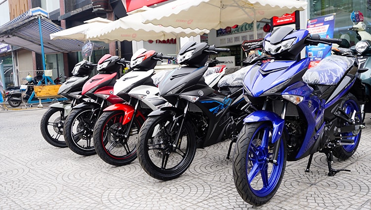 Trên thị trường, các đại lý bán xe ủy quyền và tư nhân cũng chịu cảnh ế ẩm, doanh số giảm mạnh.