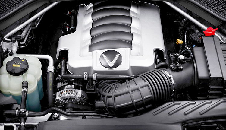 Sử dụng động cơ V8 6.2L, chiếc xe này tạo ra công suất tối đa đến 420 mã lực, sự mạnh mẽ hiếm có chỉ thấy ở các dòng SUV hạng sang.