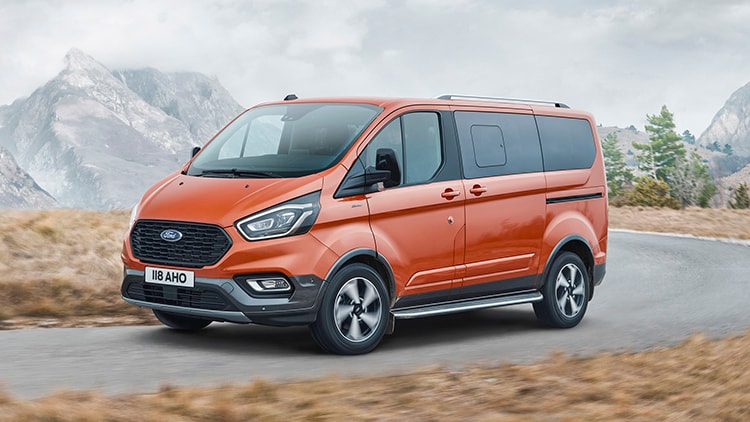 Ford Tourneo là mẫu xe thuộc phân khúc MPV 7 chỗ cỡ lớn, đối thủ chính của mẫu xe Kia Sedona đang độc chiếm thị trường.