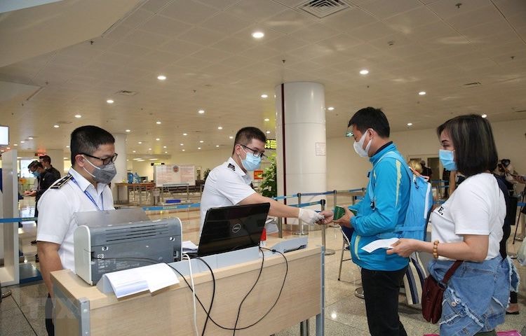 Giám sát chặt người nhập cảnh để phòng nguy cơ lây nhiễm Covid-19