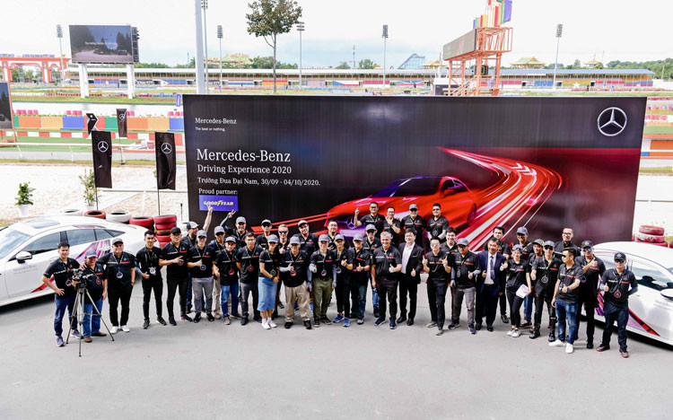 Học viện lái xe an toàn Mercedes-Benz 2020 huấn luyện hơn 1.000 người