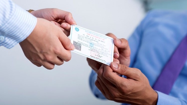 Cho người khác mượn thẻ bảo hiểm y tế bị phạt đến 5 triệu đồng
