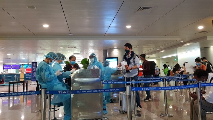 Tạm dừng các chuyến bay quốc tế chở khách vào Việt Nam