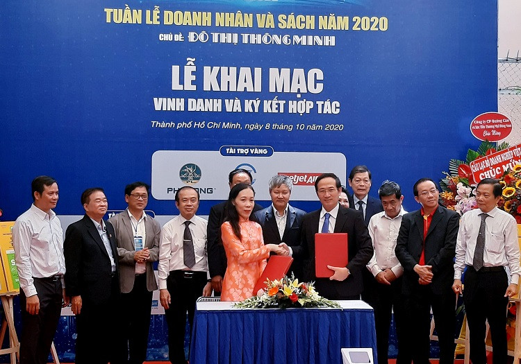Báo Doanh nhân Sài Gòn ký hợp tác chiến lược với Đại học Văn Lang