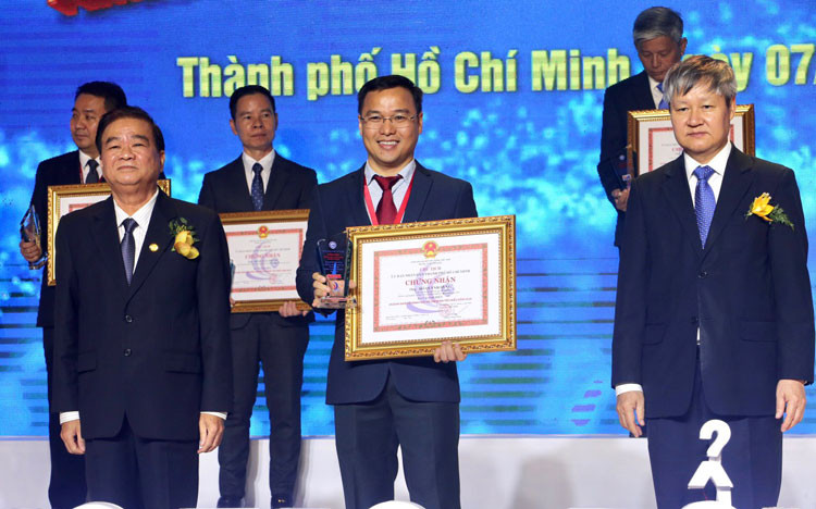 Điện Quang được vinh danh là doanh nghiệp, doanh nhân TP.HCM tiêu biểu