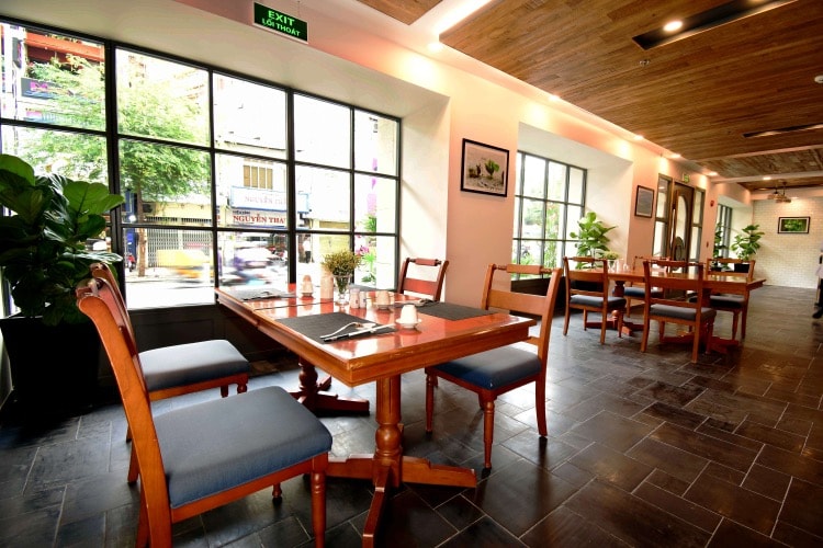 Hoang-Sa-Restaurant-2-4531-1602213603.jp