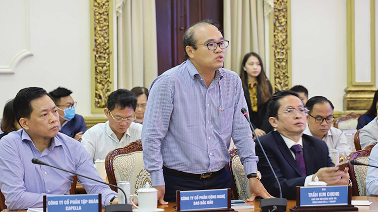 Ông Trần Anh Tuấn - Phó chủ tịch Hội Tin học TP.HCM tham dự đóng góp ý kiến cho lãnh đạo thành phố