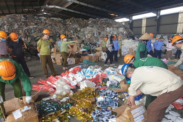 Buôn bán hàng giả, hàng cấm bị phạt tối đa 400 triệu đồng