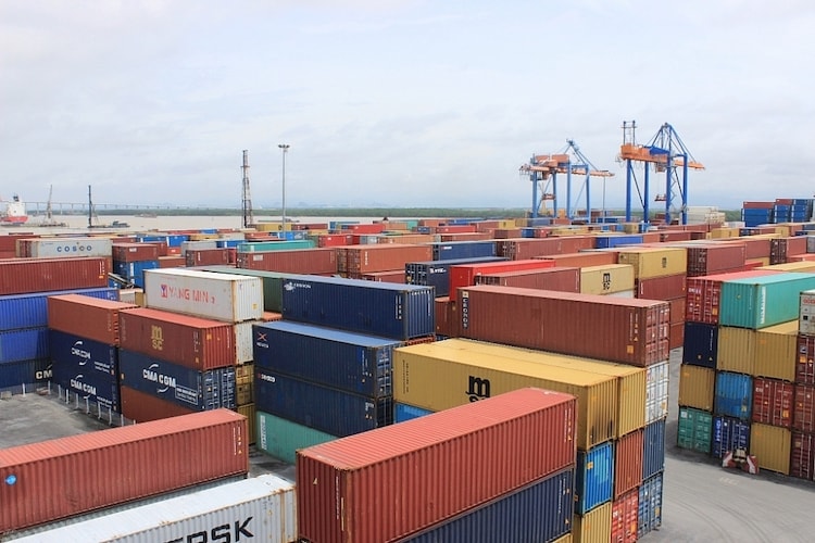 Phế liệu không đủ điều kiện nhập phải tái xuất tại cửa khẩu nhập