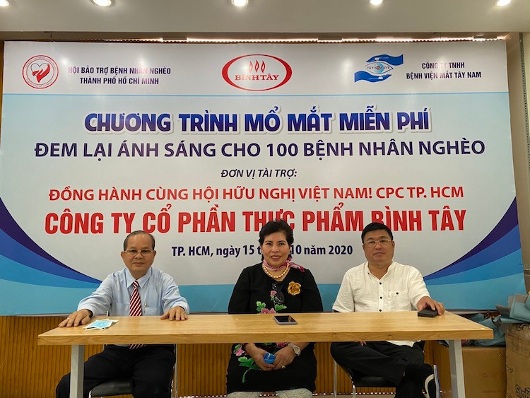 Doanh nhân tiêu biểu TP.HCM giúp 310 bệnh nhân nghèo sáng mắt