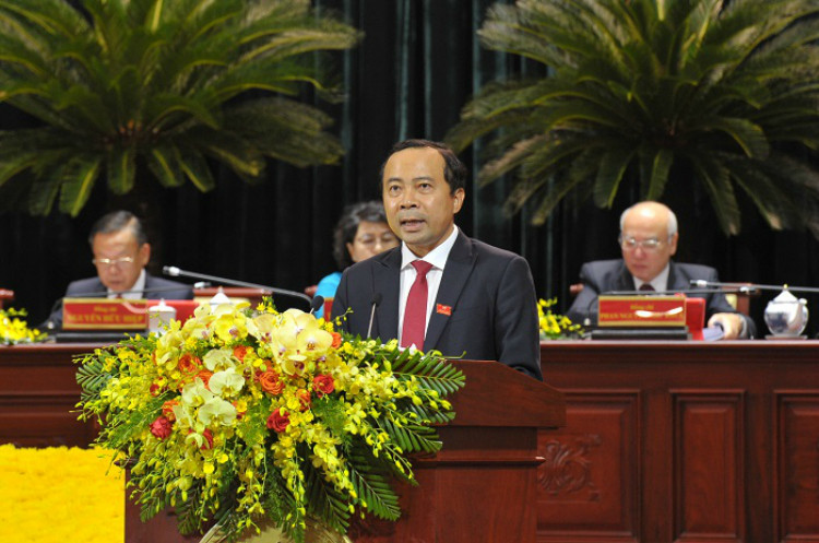 Ông Vũ Hải Quân - Phó giám đốc Thường trực Đại học Quốc gia TP.HCM tham luận tại Đại hội.