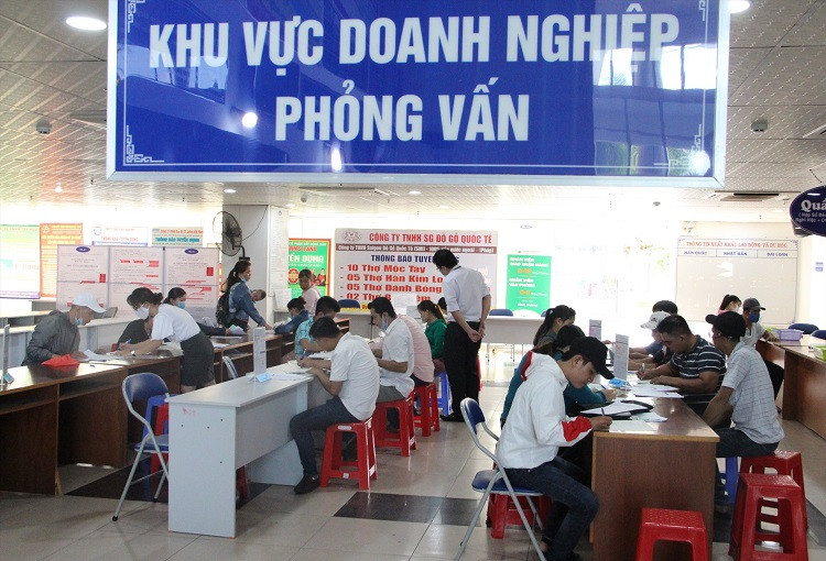 Gánh nặng việc làm vẫn thách thức tăng trưởng kinh tế Việt Nam