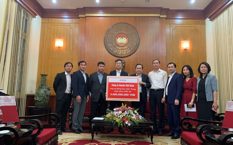 Honda Việt Nam hỗ trợ các tỉnh miền Trung 5 tỷ đồng