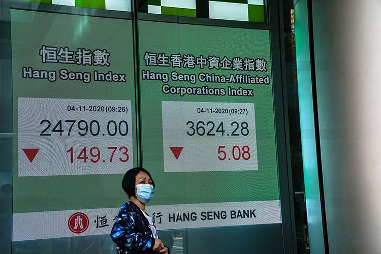 Sự cố IPO của Ant khiến sàn chứng khoán Hong Kong lao dốc. Ảnh: Bloomberg.