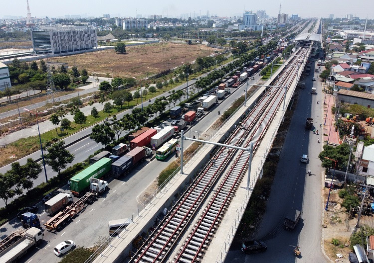 Tuyến metro Bến Thành - Suối Tiên dài gần 20 km cũng góp công không nhỏ làm tăng giá bất động sản toàn khu đông.