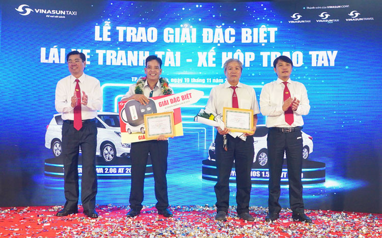 Vinasun Taxi trao thưởng xế hộp gần 1 tỷ đồng cho lái xe