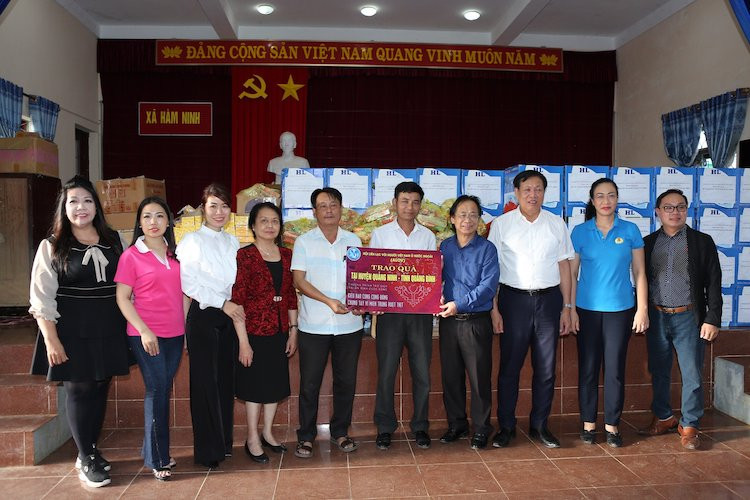 Hội Liên lạc với người Việt Nam ở nước ngoài cứu trợ đồng bào miền Trung