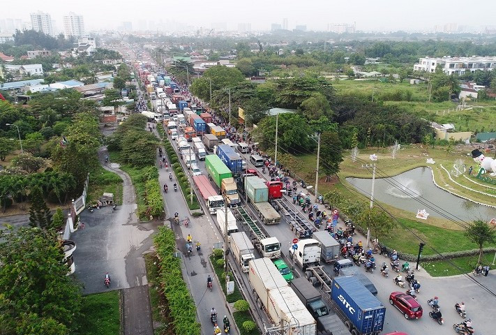 [Caption]Riêng Xa lộ Hà Nội và đường xuống cảng Cát Lái thiệt hại khoảng 1 tỷ USD/năm do kẹt xe, thiệt hại trực tiếp là DN vận tải và DN logistics