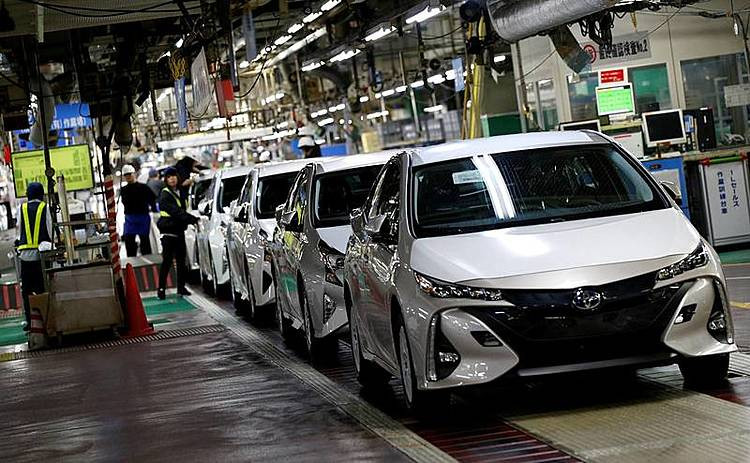Mặc dù tập đoàn Toyota đã đẩy mạnh ra thị trường dòng xe lai điện với thương hiệu Prius và các nhà sản xuất ô tô Nhật nằm trong số những nhà sản xuất hàng đầu thế giới ở mảng xe điện, thị trường nội địa Nhật Bản cho ô tô điện lại đang giảm trong những năm gần đây.