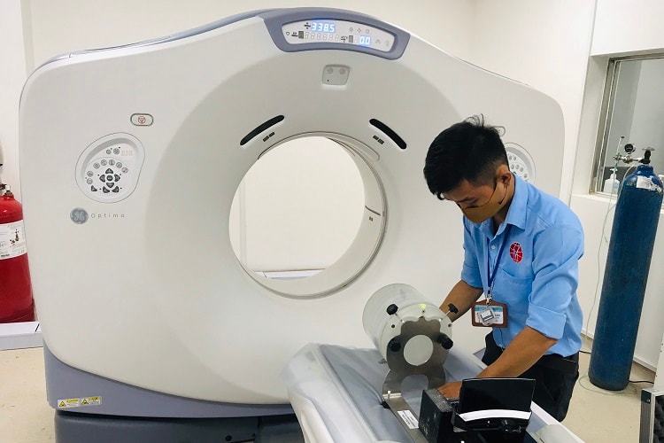 Điều kiện sử dụng thiết bị bức xạ, vận hành thiết bị chiếu xạ