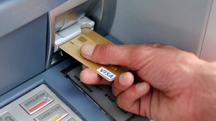 Từ ngày 31/3/2021, thẻ ATM gắn chip sẽ thay thế cho thẻ từ