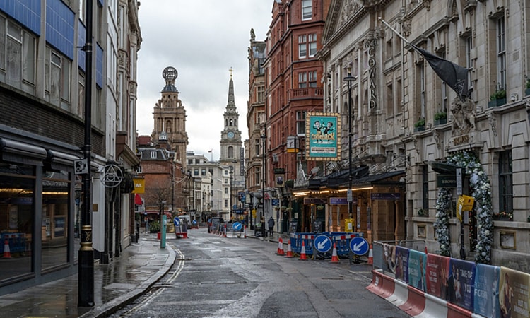Trung tâm thủ đô London, Anh, vắng lặng hôm 21/12. Ảnh: NY Times.
