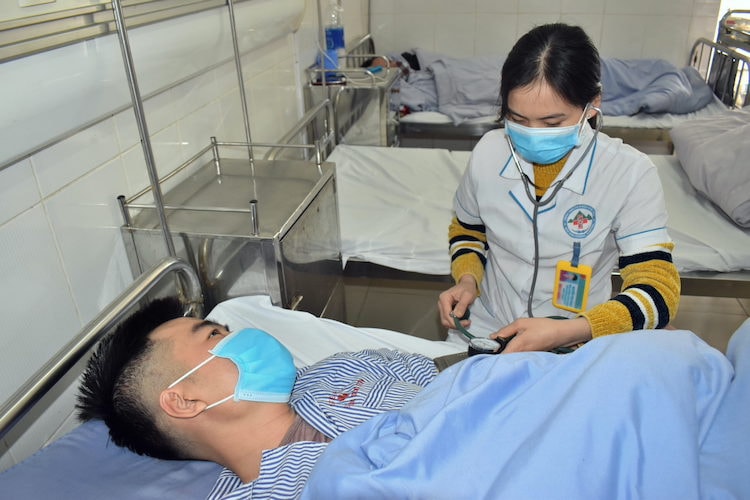 Người bệnh được giám sát, tham gia ý kiến về thái độ phục vụ của nhân viên y tế