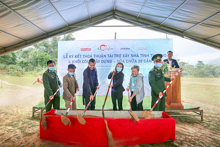 Lễ khởi công xây dựng và sửa chữa 20 căn nhà ở xã Hướng Phùng