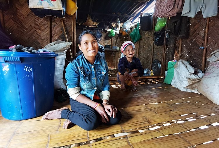 Niềm vui của bà con tại Xã Hướng Phùng khi nhận được sự ấm áp từ đại diện Coteccons