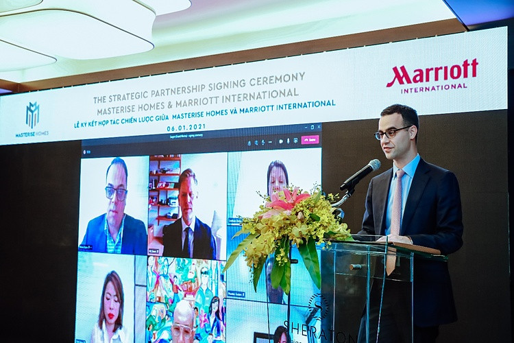 Ông Alexander Tatsis - Trưởng phòng Kinh tế, đại diện Lãnh sự quán Hoa Kỳ tại Việt Nam phát biểu tại lễ ký kết hợp tác giữa Masterise Homes & Marriott International