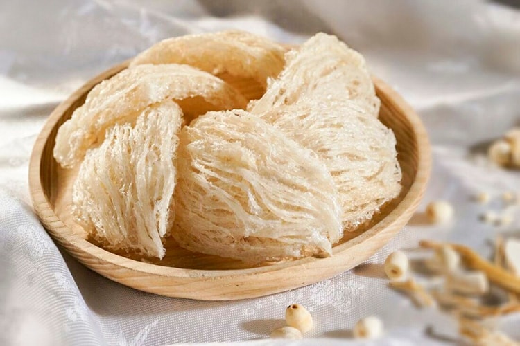 Mỗi năm Việt Nam thu hoạch khoảng 120 tấn yến sào, giá trị tương đương 450 triệu USD.