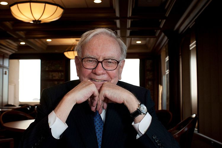 Warren Buffett là người ủng hộ chiến lược bình quân giá liên tục theo thời gian. (Ảnh: Getty Images).