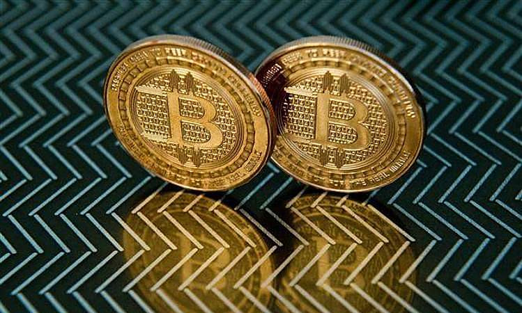 Bitcoin lần đầu vượt mức 50.000 USD