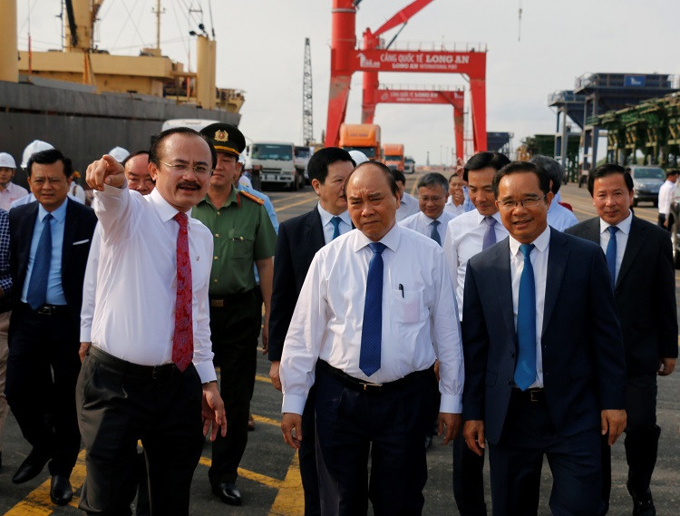 Thủ tướng Nguyễn Xuân Phúc thăm Cảng Quốc tế Long An
