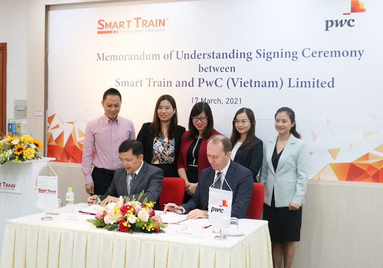 Smart Train ký kết hợp tác tác với PwC Việt Nam