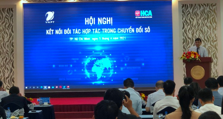 Chủ tịch Hội Tin học TPHCM Lâm Nguyễn Hải Long phát biểu tại hội nghị.