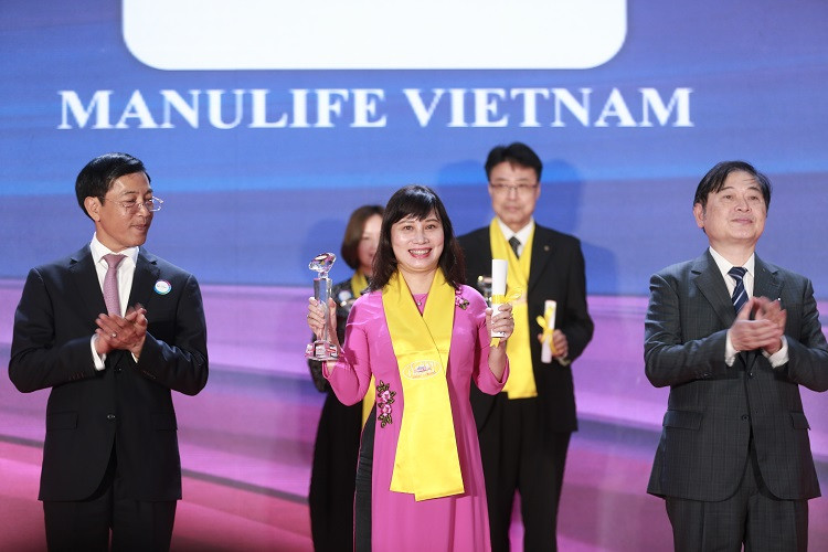 Manulife Việt Nam nhận giải thưởng thành tựu nổi bật nâng cao trải nghiệm khách hàng