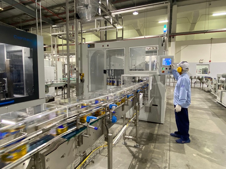 Nhà máy sữa bột Việt Nam ứng dụng công nghệ 4.0 trong sản xuất, đảm bảo sản phẩm đạt chất lượng khi đến tay người tiêu dùng
