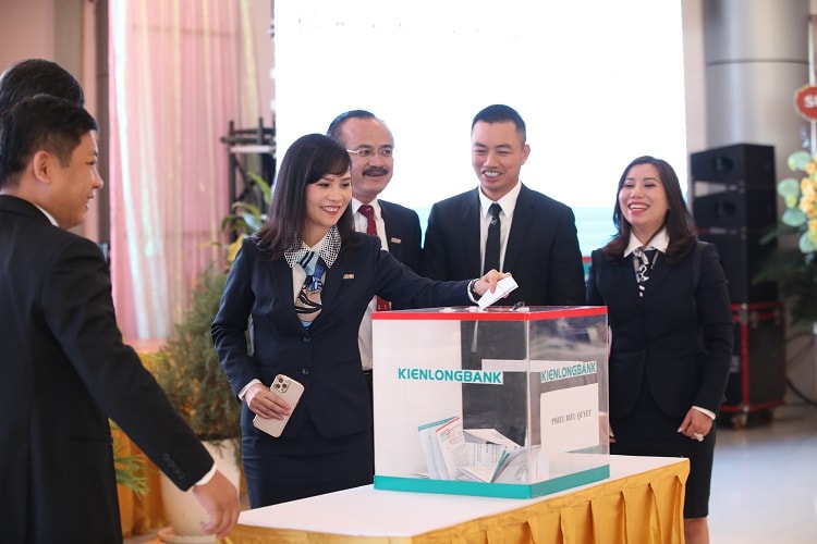 Co-dong-bieu-quyet-tai-Phien-h-4548-5875
