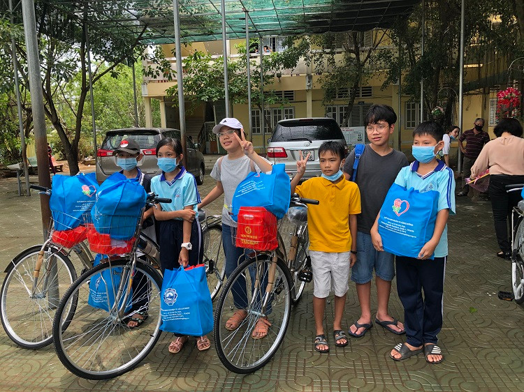 HUBA trao tặng 40 xe đạp và nhiều phần quà cho học sinh tỉnh Trà Vinh