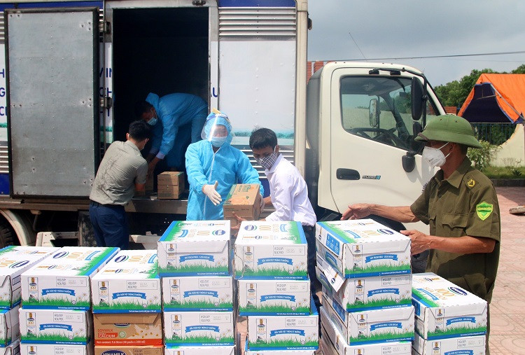 Gần 100.000 sản phẩm khác đã được Vinamilk ủng hộ tại 2 địa phương Bắc Ninh và Hà Nam trong đợt này