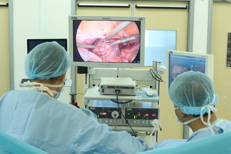 Bệnh viện Quốc tế Hạnh Phúc phẫu thuật thành công nội soi sa tạng chậu