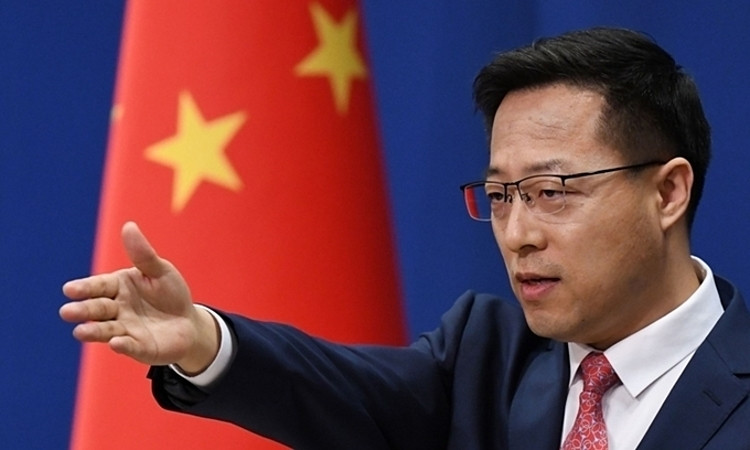 Phát ngôn viên Bộ Ngoại giao Trung Quốc Triệu Lập Kiên tại cuộc họp báo ở Bắc Kinh hồi tháng 4/2020. Ảnh: AFP.