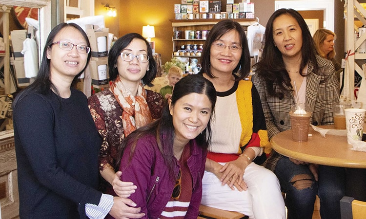 Một số thành viên trong nhóm Viet Sisters gặp nhau khi dịch Covid-19 suy giảm tại Mỹ