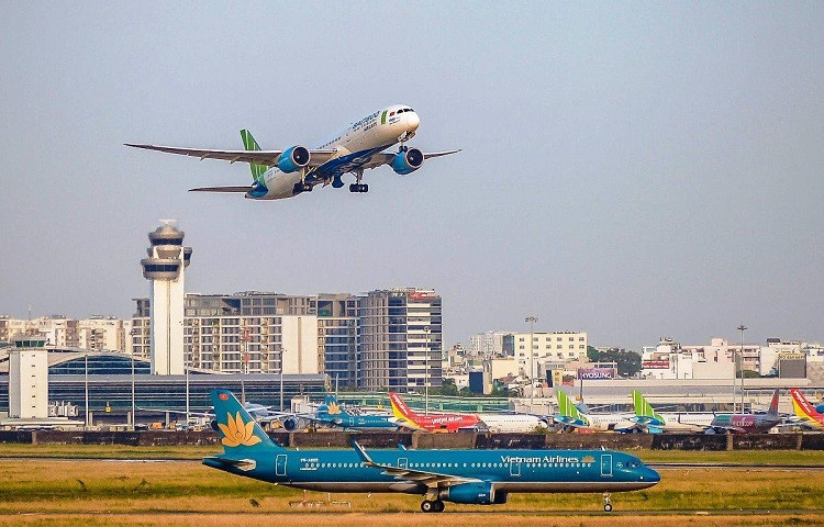 Hạn chế chuyến bay nội địa đến sân bay Tân Sơn Nhất trong hai tuần