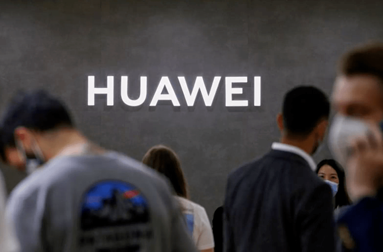 Huawei nằm trong danh sách 31 công ty trong nhóm "cấm giao dịch" dựa trên dữ liệu của Bộ Quốc phòng Mỹ. Ảnh: Reuters