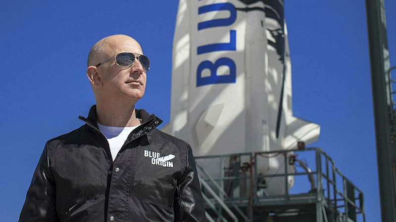 Tỷ phú Jeff Bezos - Người giàu nhất thế giới sắp bay lên vũ trụ